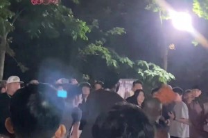 原来叫杰伦的都会打篮球啊！